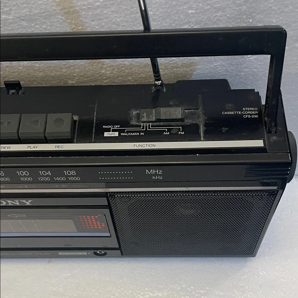 Vintage 80s Sony CFS–230 Portable Boombox Dual Speakers Cassette Deck working